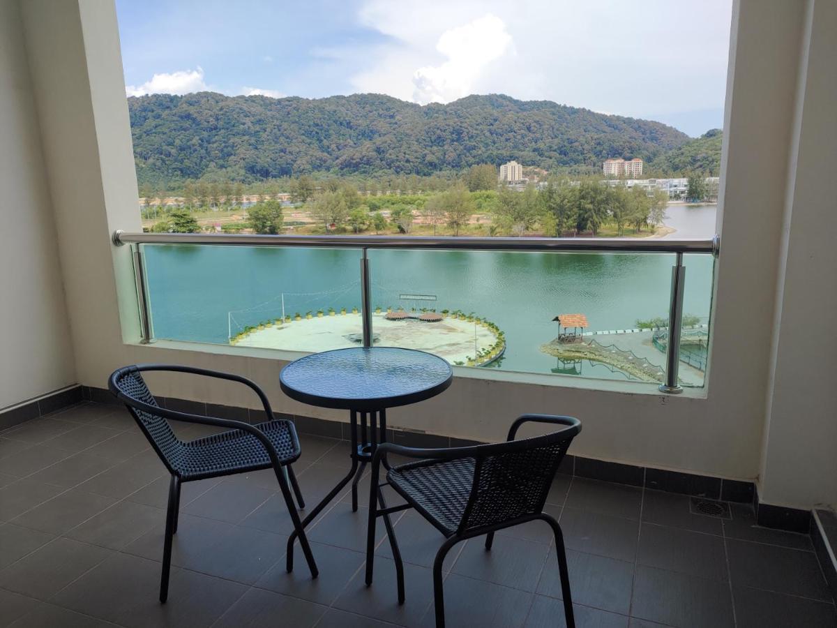 Marina Island Couple Home Stay Lumut Kültér fotó